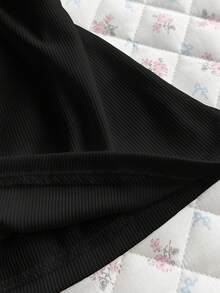 Flirla Camiseta ajustada de manga corta con volantes, parches de color contrastante y lazo, de estilo estriado blanco. Prenda versátil y elegante para uso diario, oficina y viajes, ideal para primavera/verano - Negro - Ver 6