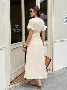 SHEIN Frenchy Đầm ngắn tay cổ chữ V màu trơn tối giản dành cho nữ, thích hợp mặc hàng ngày. - Màu be - Xem 3