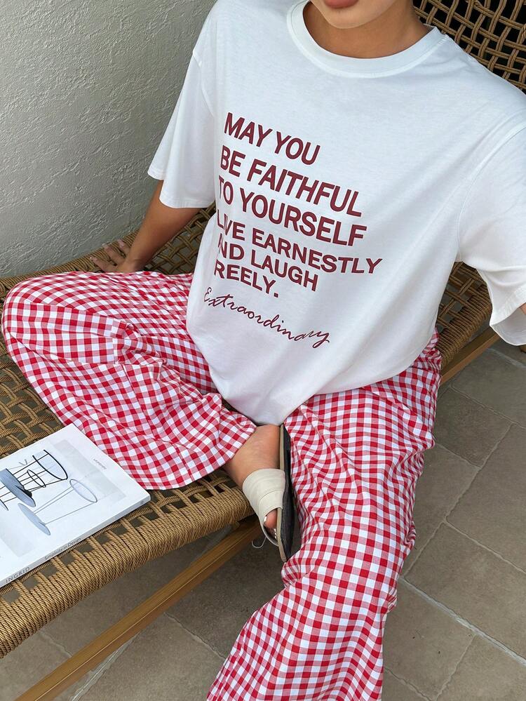 Dazy Plus Letter Graphic Print Decor Loose T-Shirt Top & Plaid Straight Leg Pants Plus Size Women Pajama Set Summer