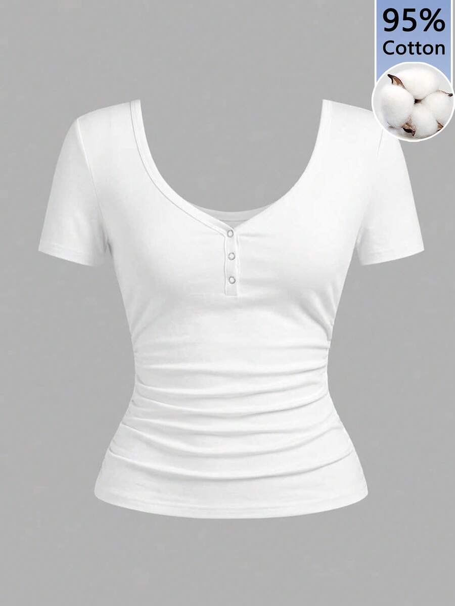 Slaydiva Camiseta de mujer de ajuste ceñido con cuello en V, 95% algodón, manga corta, plisada a los lados, color blanco - Básica y versátil para uso casual, perfecta para uso diario, viajes, vuelta al colegio, graduación, fiestas, brunch, aeropuerto y todo tipo de outfits a juego - Multicolor - Ver 1