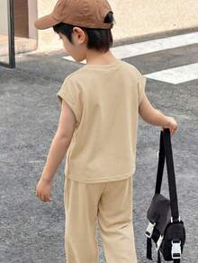 SHEIN Little Byeori 2件套儿童童装男童休闲日韩宽松杏色针织花卉纱线腋下条纹宽松T恤裤两件套，适合学校、运动、度假、居家和户外活动，适合春夏季节。 - 卡其色 - 查看 2