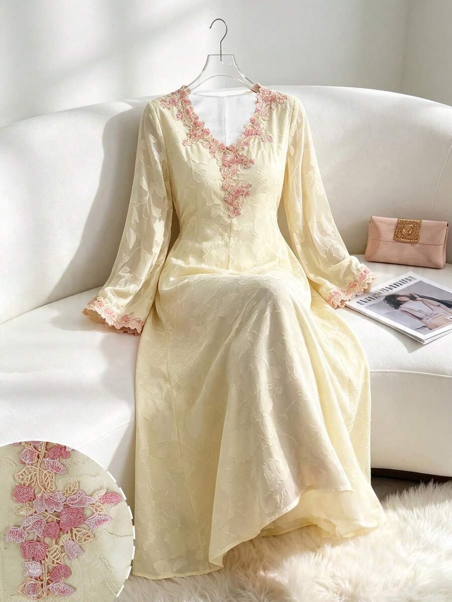 SHEIN Najma Đầm dài tay màu hồng cổ chữ V thêu hoa thanh lịch dành cho nữ - Vàng nhạt - Xem 1