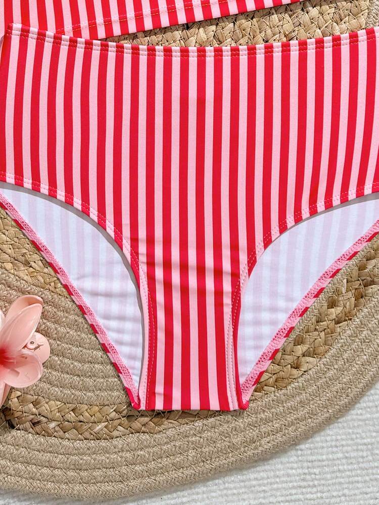 少女两件式吊带泳衣套装，粉白条纹细肩带上衣搭配简约褶皱条纹三角泳裤，可爱Y2K风格，适合游泳、冲浪、度假、海滩等场合。 - 紅色 - 查看 6