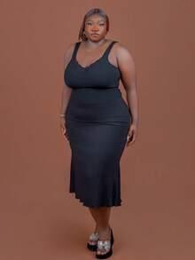 CurvyTilda Plus Contrast Lace Wide Strap Top, For Hourglass Body Shape - Black - View 5
