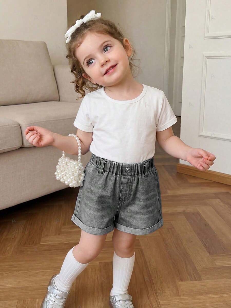 SHEIN Playful Pals 女童牛仔短裤，夏季新品，中度水洗灰，甜美休闲度假时尚街头风，百搭简约，全松紧腰带，卷边宽松牛仔短裤，柔软舒适棉质牛仔面料，无弹力，适合日常外出、聚会、上学通勤，2026春夏新款 - 淺灰色 - 查看 1