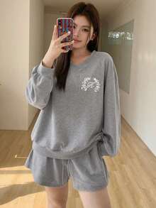 Dazy Plus 大码女士休闲睡衣套装，V领字母印花上衣搭配纯色短裤，适合居家休闲和户外穿着，春秋季款 - 灰色 - 查看 9