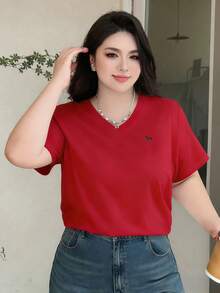 Dazy Plus Camiseta de manga corta blanca holgada con cuello en V y patrón bordado para el verano - Rojo - Ver 4