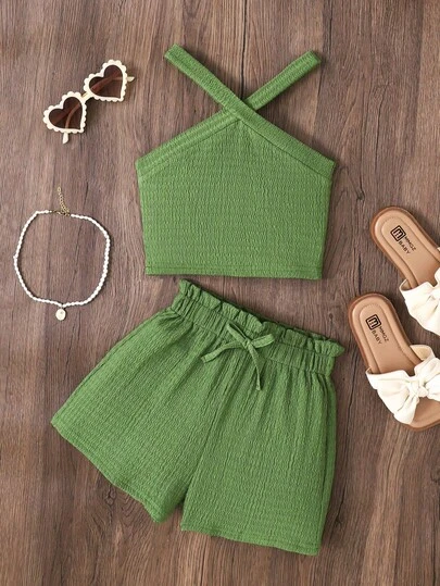SHEIN Bộ đồ đi nghỉ mát cho bé gái, áo hai dây và quần short, chất liệu vải dệt thô.