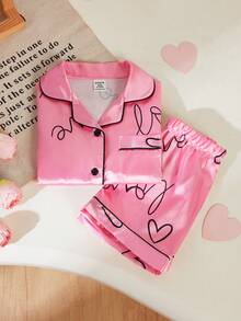 2-teiliges Baby Mädchen Pyjama Set mit Kragen, Kurzarm, Shorts, Sommer rosa mit kontrastierendem schwarzem Rand, Allover-Muster mit LOVE Buchstaben, lässige, stilvolle Homewear, Nachtwäsche, Satin-Seide-ähnlich, glatt, bequem, weich, atmungsaktiv, hochwertig, leicht, hautfreundlich, Kleinkind Loungewear, elegante, modische, sanfte Innentagebekleidung - Altrosa - Übersicht 1