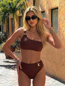 Swim Chiccia Bộ đồ bơi nữ màu trơn, chất liệu vải có họa tiết, thiết kế bất đối xứng vai, điểm nhấn kim loại, gợi cảm, thích hợp cho bãi biển và kỳ nghỉ. - màu nâu - Xem 1