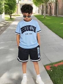 SHEIN 两件套青少年男童休闲运动字母图案短袖T恤和短裤套装 - 淺藍色 - 查看 7