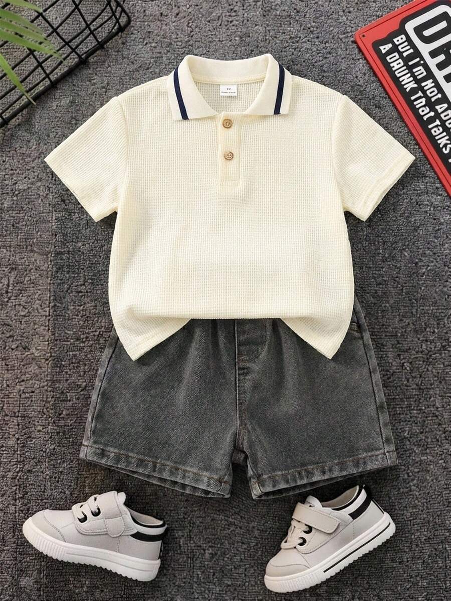 SHEIN 1件小男孩休閒運動學院風復古紋理布料短袖 Polo 衫,夏季返校穿搭 - 米色 - 查看 1