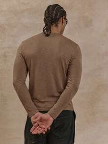 Musero Camiseta de manga larga y cuello redondo, ajustada y ligera, para hombre. Prenda básica y versátil para capas en primavera y verano - Marrón - Ver 3