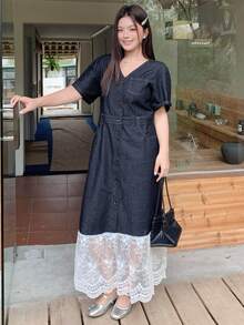 Dazy Plus V领深蓝色短袖撞色蕾丝优雅长款休闲牛仔连衣裙，春夏款 - 深色水洗藍 - 查看 8
