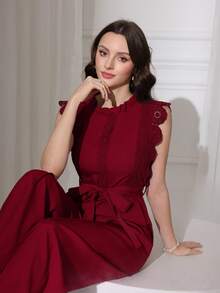 Modelyn Petite Modischer einfarbiger süßer Spitzen-Patchwork-Jumpsuit ohne Ärmel mit Bindedetail an der Taille und geradem Bein für kleine Frauen, elegant und altersreduzierend - Bordeaux - Übersicht 4