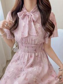 FRIFUL 女士春夏碎花抽绳蝴蝶结连衣裙，收腰修身百搭长裙，适合各种身材的女士连衣裙 - 粉色 - 查看 4