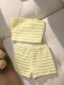 SHEIN 两件套女童夏季时尚休闲度假风黄色条纹针织提花套装。特点包括3D海星刺绣、泡泡质感面料、柔软亲肤的质地，甜美清爽的海滩度假风，适合夏季日常穿着、派对和度假。 - 黃色 - 查看 2