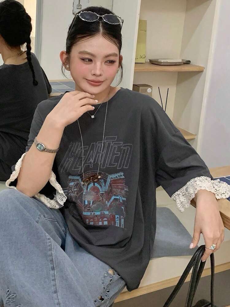 Dazy Plus Lightweight Sheer Lace Patchwork Colorblock Short Sleeve Letter Print Loose Casual T-Shirt, Versatile For Women & Plus Size