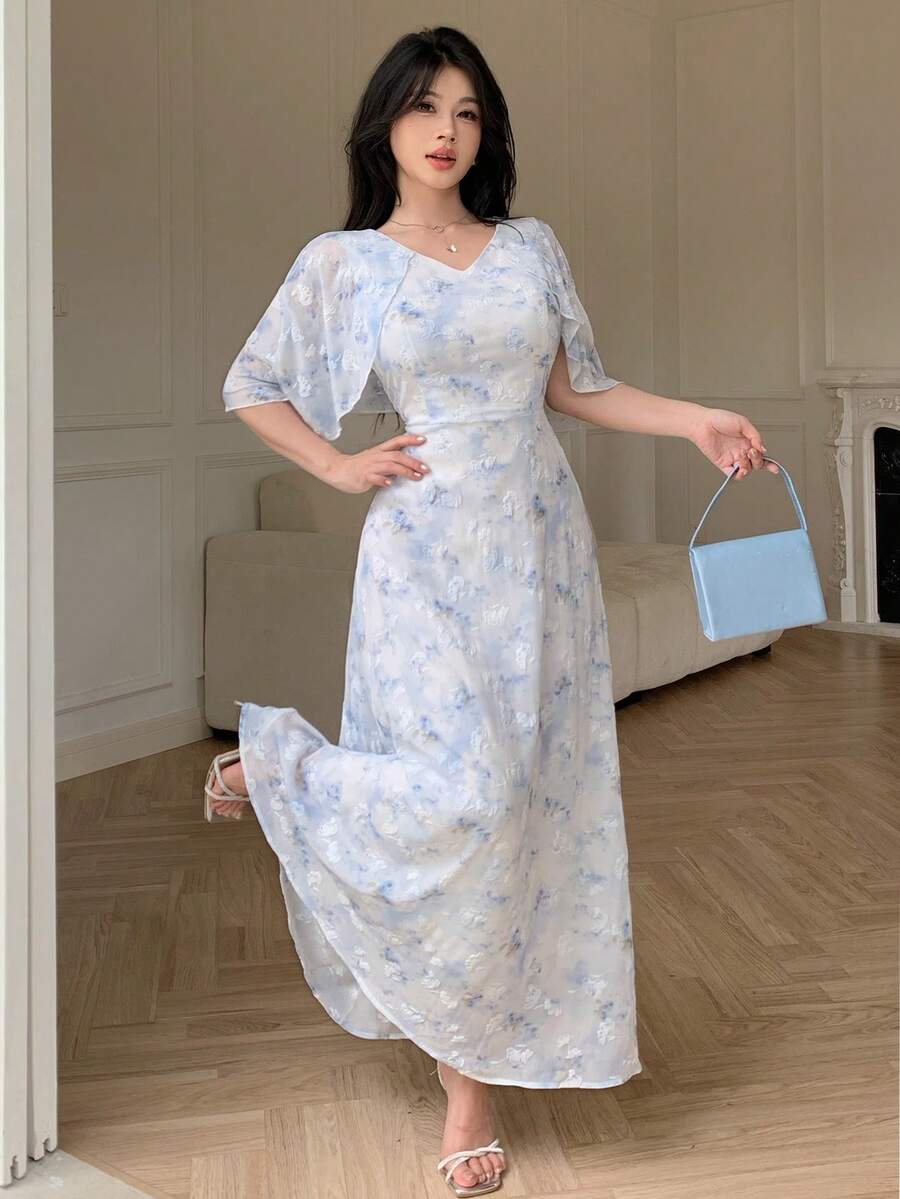Modelyn Vestido de verano de moda para mujer con nuevo diseño romántico de estampado total, mangas tipo poncho y cintura ajustable - Celeste - Ver 1