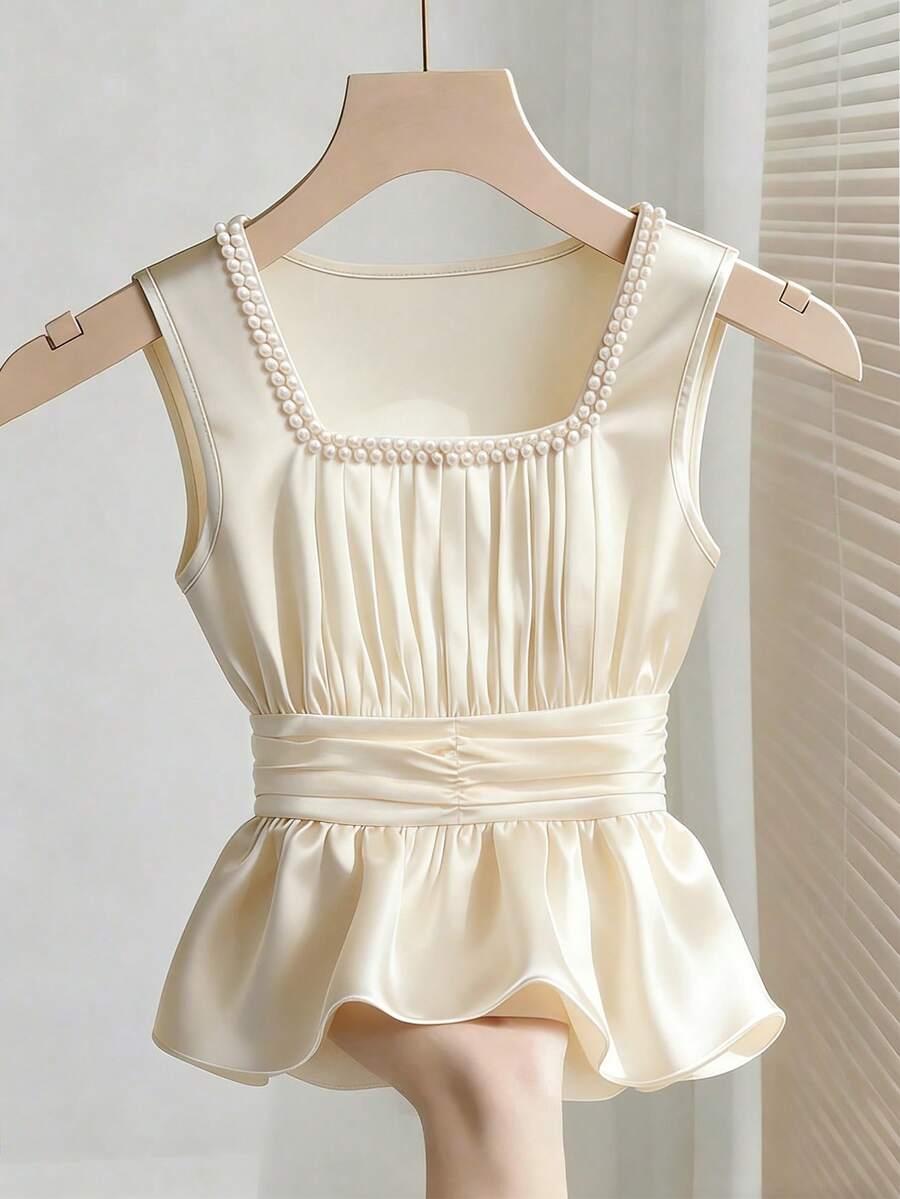 SHEIN PETITE 奶油色缎面珍珠方领松紧腰荷叶边下摆无袖上衣 | 浪漫约会装扮 - 杏色 - 查看 1