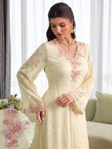SHEIN Najma Đầm dài tay màu hồng cổ chữ V thêu hoa thanh lịch dành cho nữ - Vàng nhạt - Xem 2