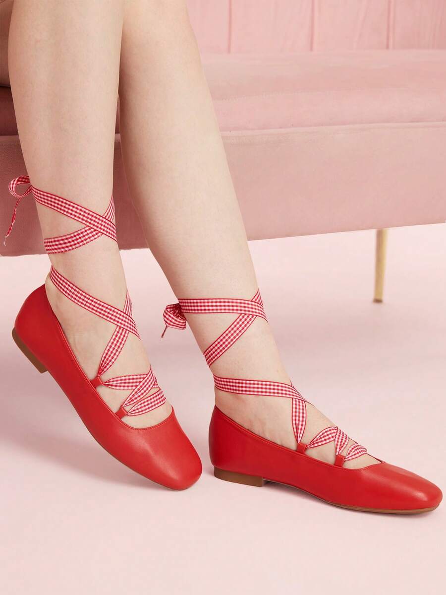 CUCCOO DOLLMOD Zapatos de ballet casuales de punta cuadrada con correa a cuadros rojos para mujeres y niñas, zapatos planos de nueva primavera de escote bajo y versátiles - Rojo - Ver 1