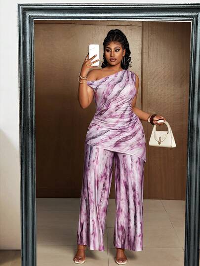 Maweii 大码女装春夏新款奢华高端紫色扎染单肩两件套，褶裥腰阔腿裤套装。适合奢华约会、商务晚宴、情人节氛围、都市出行，简约时尚大码服装。