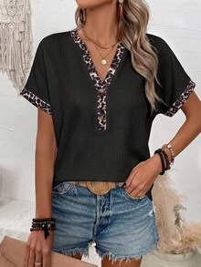SHEIN Kaos Wanita Kasual Seksi Motif Leopard Kancing Lengan Kelelawar Cocok untuk Golf dan Musim Panas Warna Pastel - MultiWarna - View 4