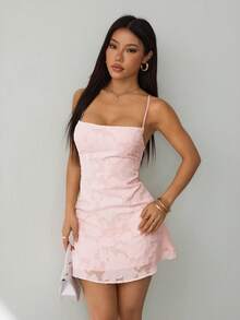SHEIN PETITE 粉色修身荷叶边露肩蕾丝边A字超短迷你连衣裙，适合春夏穿着，粉彩色系连衣裙，露背度假装，情人节穿搭，女士情人节服装 - 粉色 - 查看 5
