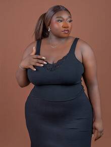 CurvyTilda Plus Contrast Lace Wide Strap Top, For Hourglass Body Shape - Black - View 6