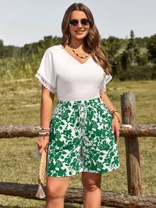EMERY ROSE Plus Size Boho Flowy Floral All-Over Print Drawstring Pocket Shorts, Women's Vacation Holiday Summer Beach Vacation, Country Concert White - Green - View 5