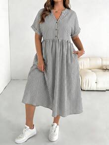 SHEIN Essnce Đầm ngắn tay cổ chữ V kẻ sọc dáng rộng mùa hè cỡ lớn - Đen và trắng - Xem 5