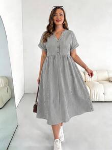 SHEIN Essnce Đầm ngắn tay cổ chữ V kẻ sọc dáng rộng mùa hè cỡ lớn - Đen và trắng - Xem 4