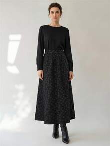 Uhlyne Uhlyne Women's Minimalist Jacquard Flared Skirt - Black - View 1
