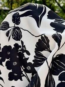 SHEIN Bộ áo liền quần bầu cổ vuông in họa tiết toàn thân, kiểu dáng thoải mái, thích hợp mặc hàng ngày. - Đen và trắng - Xem 5