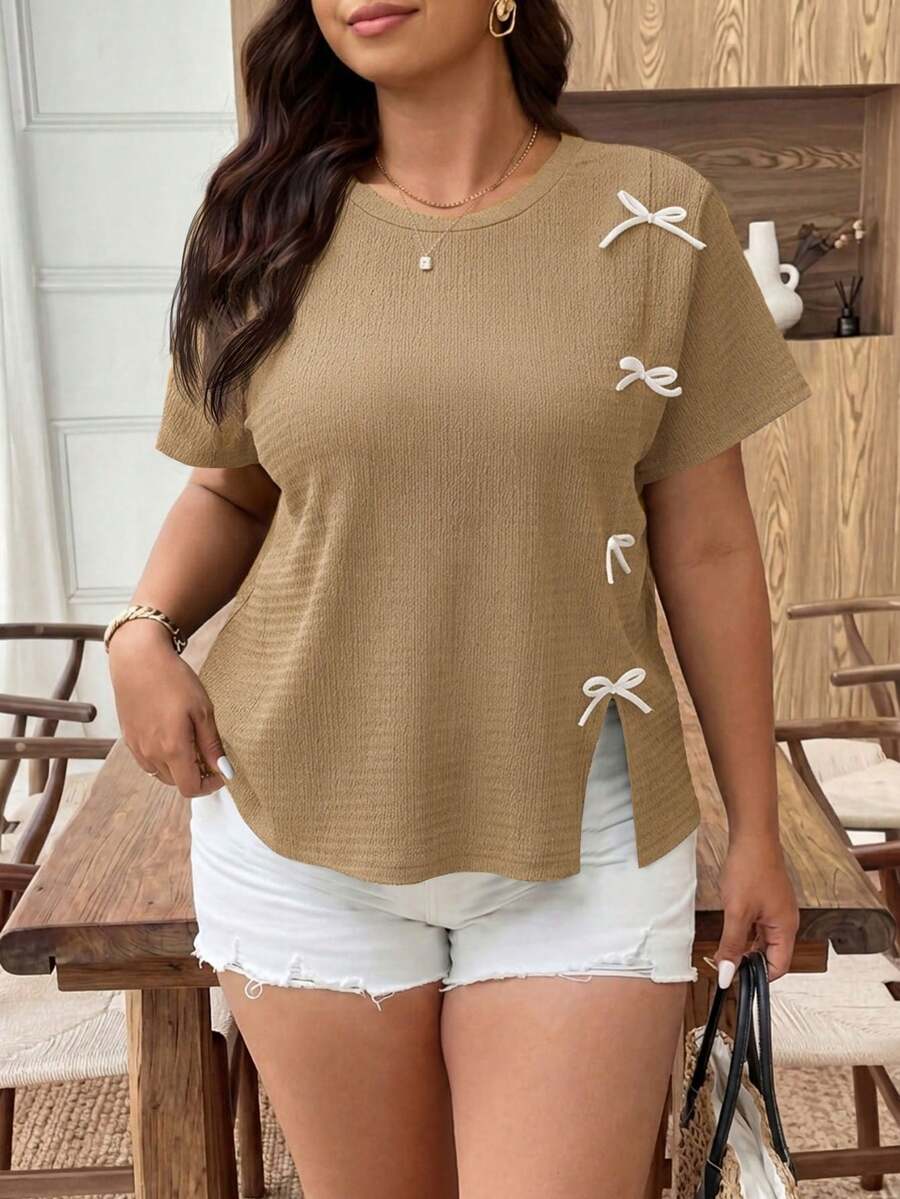 SHEIN Frenchy 大码女式撞色蝴蝶结装饰短袖休闲T恤 - 卡其色 - 查看 1