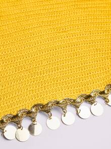 Bộ trang phục nghỉ hè dành cho nữ này gồm một chiếc váy ngắn không tay, hở lưng, đính sequin và được dệt kim, bao gồm áo cổ yếm và chân váy ngắn xẻ tà, tua rua, được trang trí bằng các họa tiết sequin. Hoàn hảo cho những kỳ nghỉ hè ở bãi biển và những giây phút vui vẻ bên hồ bơi. - Màu vàng - Xem 5