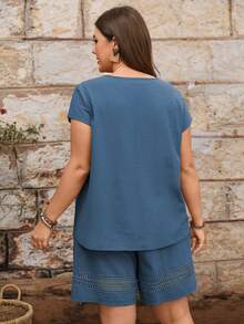 EMERY ROSE Plus Size Women's Early Spring Casual Floral Lace Patchwork Green Short Sleeve Shorts 2-Piece Set - Blue - View 2