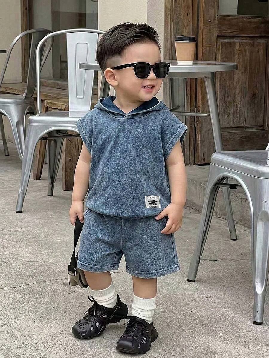 SHEIN Playful Pals 男婴黑色水洗套头卫衣搭配黑色运动短裤，饰有图案，适合日常外出、校园穿着、家庭聚会、生日派对、休闲拍照、情人节等场合。 - 藍色 - 查看 1