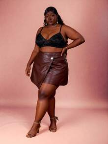 CurvyTilda Plus Size Retro Brown Asymmetric Layered Shorts - Collegiate Style, 70s, Casual, Comfortable, Commuter, Old Money Aesthetic, Suitable For School, Teaching, And Office Attire, Brown Leather Shorts, Brown Outfit, Short Outfits, Boots On The Ground Outfit, 70s Outfit,Brown Skirt, For Hourglow & Hourglass Body Shape, For Body Shape, For Summer - Brown - View 3