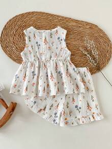 SHEIN Bộ đồ 2 món cho bé gái, chất liệu vải mềm mại, dễ thương, hai lớp, in hoa, cổ tròn, viền bèo nhún và quần short cạp chun, viền bèo nhún, thích hợp cho các hoạt động mùa xuân/hè, kỳ nghỉ, du lịch, chụp ảnh, thoải mái và đa năng. - trắng - Xem 2