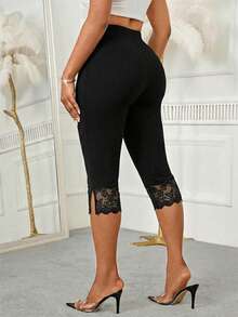 SHEIN Lady Plus Size Summer Contrast Lace Solid Color Elastic Split Capri Leggings - Black - View 3