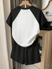 Bộ trang phục thường ngày dành cho nữ tuổi teen: áo thun tay ngắn raglan in chữ và quần short. - Nhiều màu - Xem 2