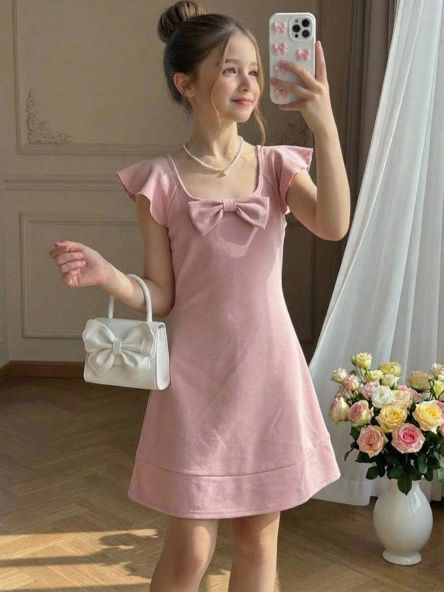 Pitira Robe rose à col rond et coupe évasée avec décoration de nœud 3D pour jeunes filles, ourlet à volants mi-genoux, robe élégante et mignonne convenant pour les fêtes, les mariages et les occasions formelles - Rose bonbon - Voir 1