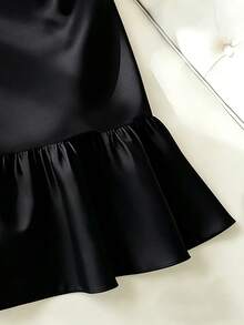 SHEIN Franclia 藏蓝色缎面无袖长款连衣裙，V领珍珠纽扣腰身鱼尾裙摆，适合派对和工作场合，显瘦优雅，光滑缎面面料，精致珍珠纽扣设计，V领腰身藏蓝色无袖鱼尾长款连衣裙 - 黑色 - 查看 4