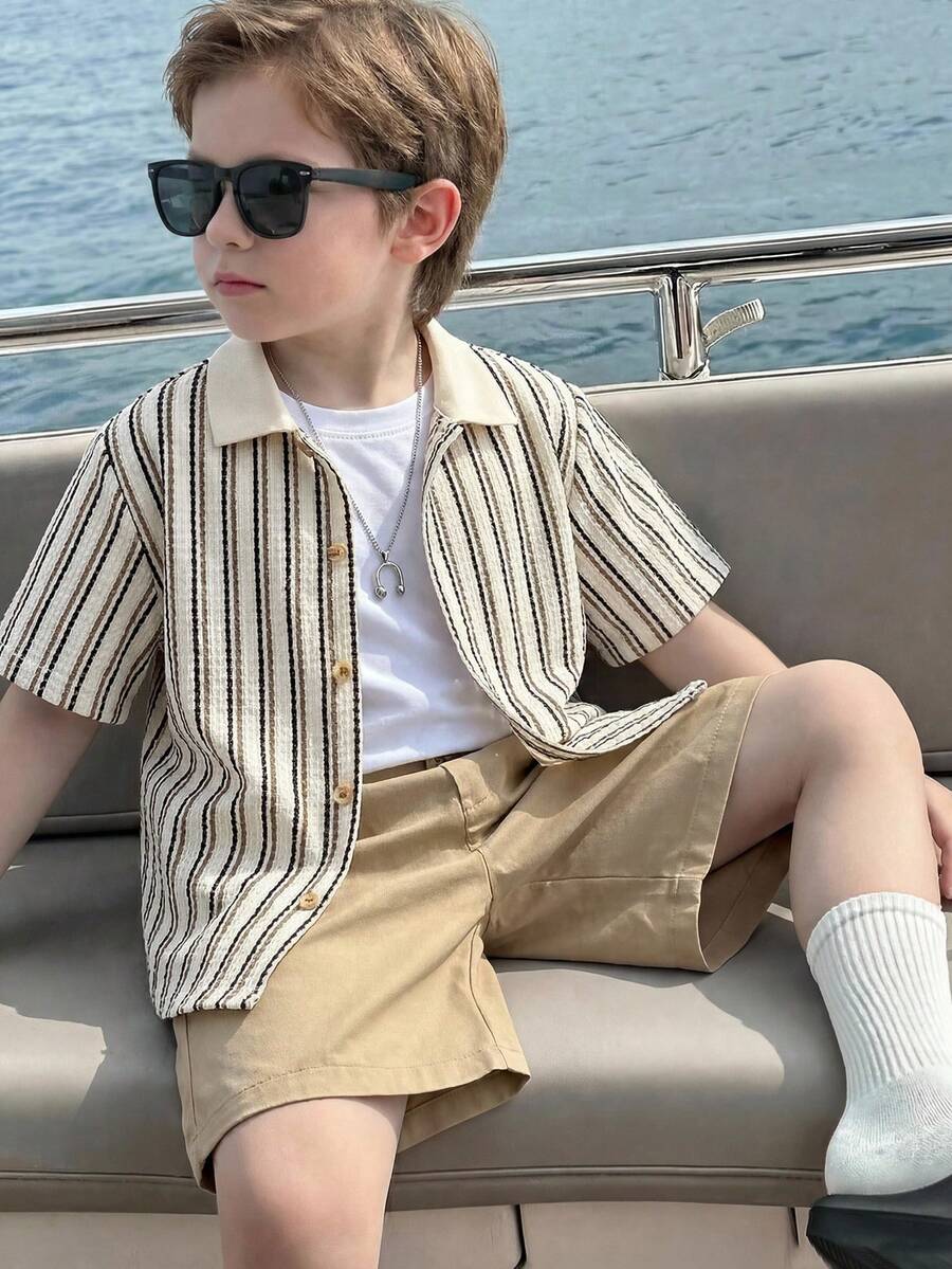 SHEIN Little Byeori 男童条纹钩编效果休闲衬衫，舒适时尚，适合海滩度假、日常穿着、上学、旅行以及春夏季节穿着。