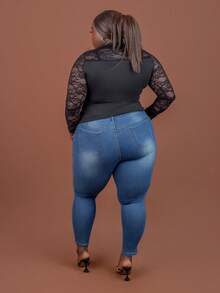 CurvyTilda Plus Size Women Pocket Skinny Casual Everyday Wear Jeans, For Hourglass Body Shape - Dark Wash - View 2