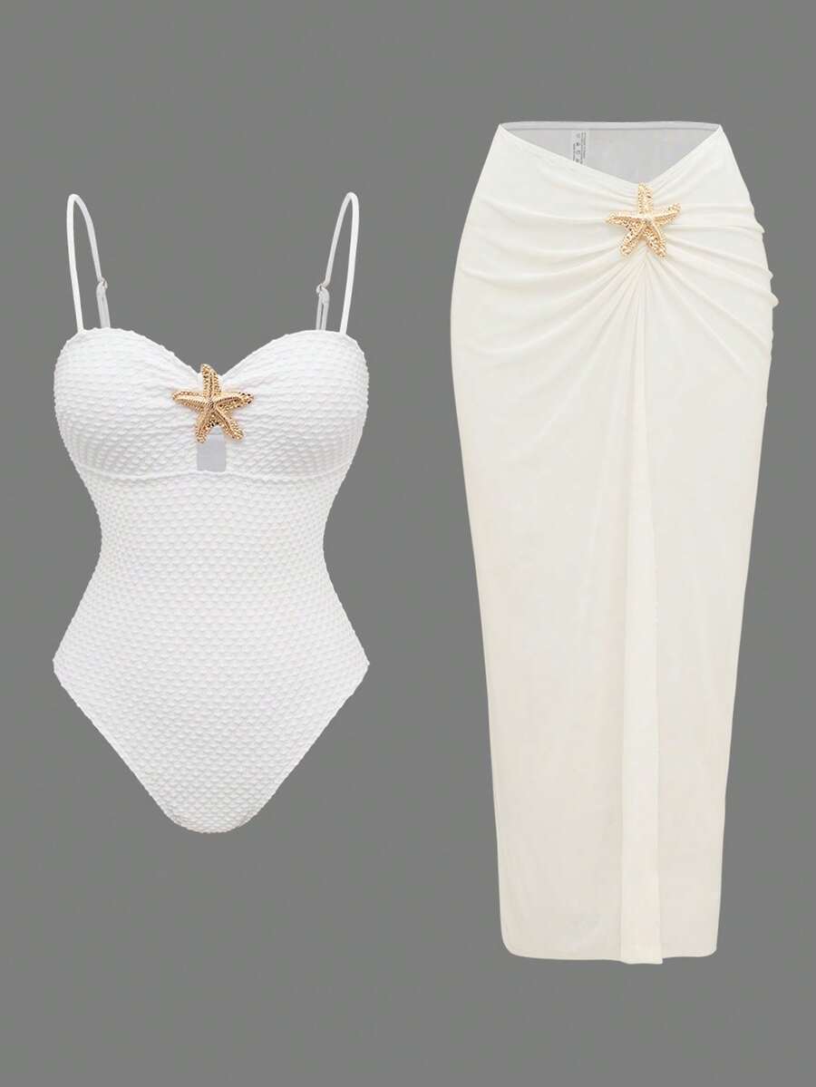 Swim Oasis 纯白色两件式泳衣套装，女士款，饰有金属海星纹理和网纱裙摆 - 白色 - 查看 1