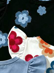 SHEIN Playful Pals 3件套女婴上衣，可爱彩色碎花白色荷叶袖T恤，搭配蓝色碎花黑色荷叶袖T恤和蓝色荷叶袖T恤，多件套上衣组合，适合夏季外出穿着 - 彩色 - 查看 4