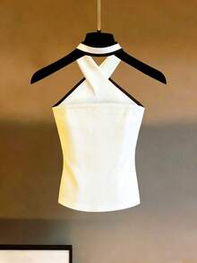 Áo croptop không tay cổ yếm chéo phối đen trắng, ôm sát, gợi cảm, đa năng, thích hợp mặc ngoài dạo phố, hẹn hò. - Đen và trắng - Xem 2